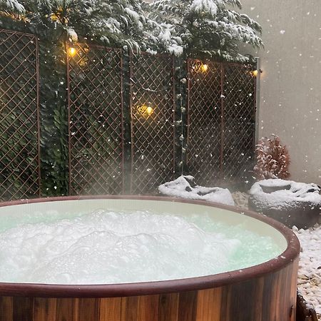 Downtown Hidden Garden With Jacuzzi In Bucharest Bucareste Exterior foto