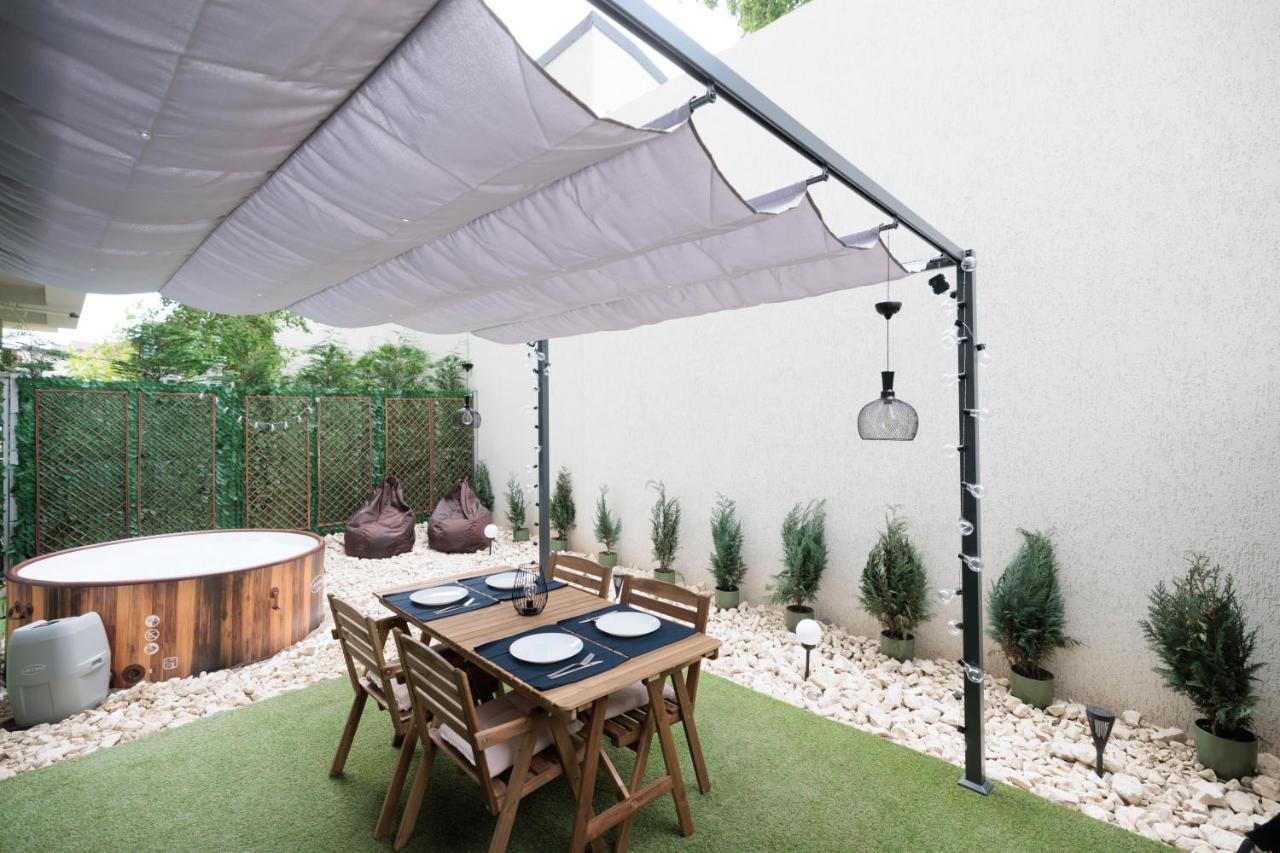 Downtown Hidden Garden With Jacuzzi In Bucharest Bucareste Exterior foto
