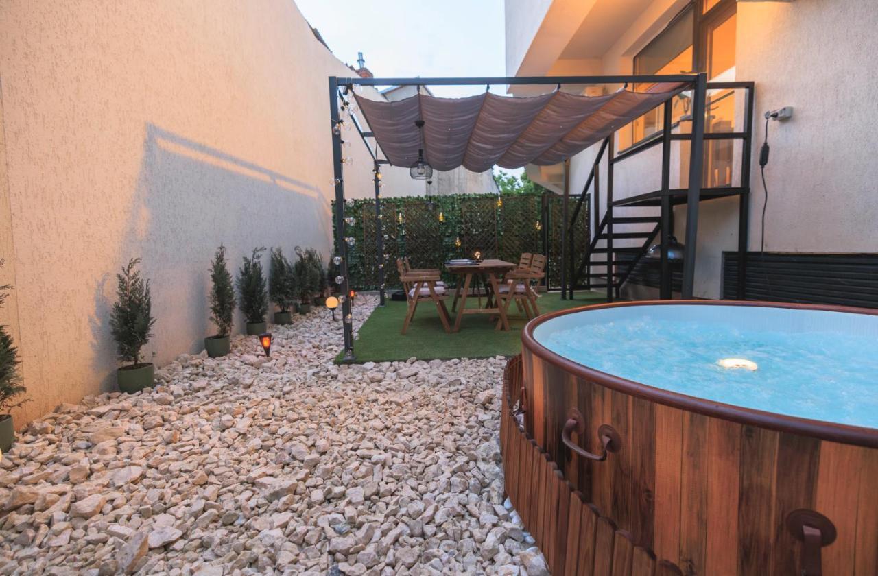 Downtown Hidden Garden With Jacuzzi In Bucharest Bucareste Exterior foto