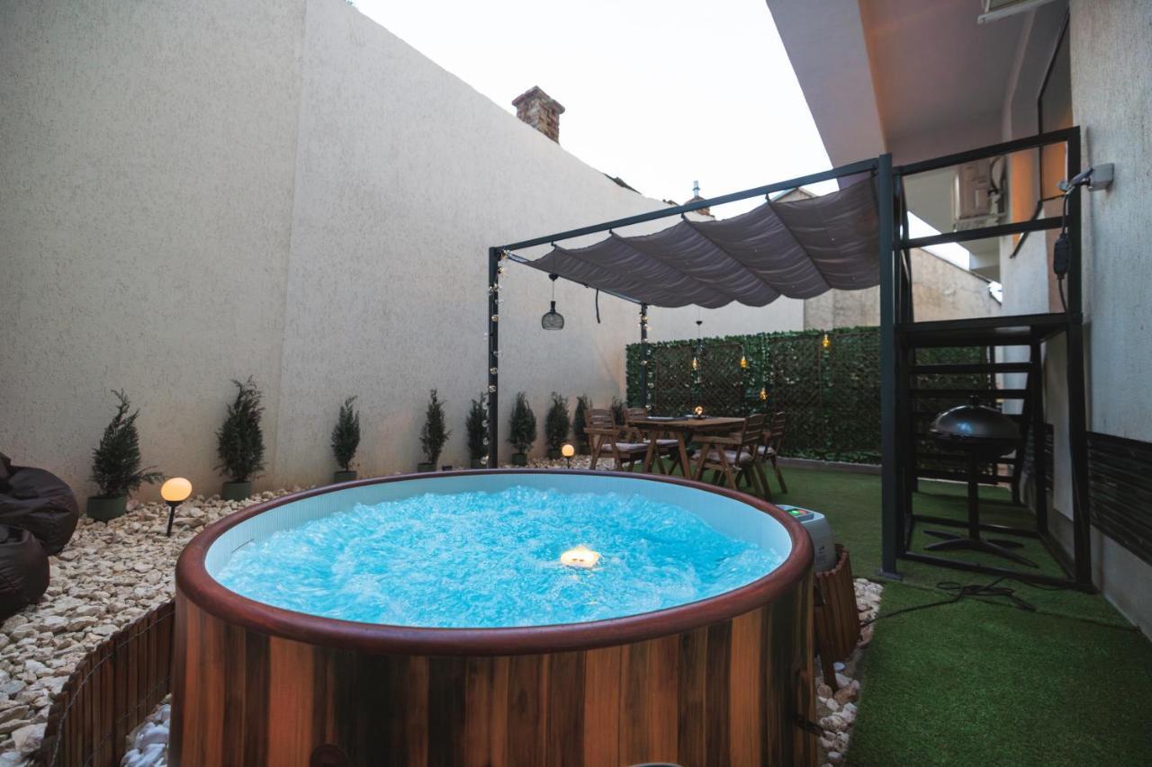 Downtown Hidden Garden With Jacuzzi In Bucharest Bucareste Exterior foto