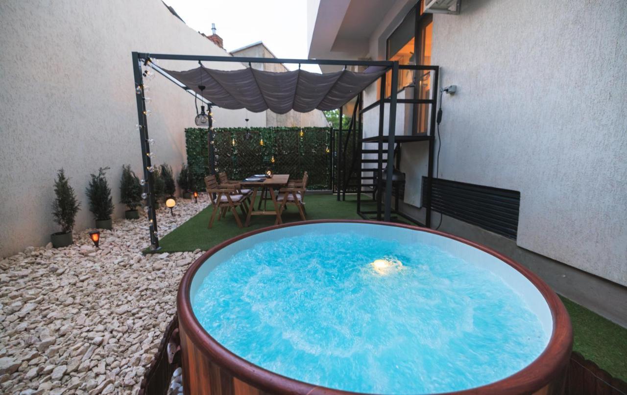 Downtown Hidden Garden With Jacuzzi In Bucharest Bucareste Exterior foto